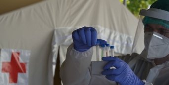 Formação criada pela Cruz Vermelha é obrigatória a profissionais que realizam testes antigénio à COVID-19